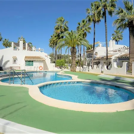 Beautiful 2 Bedroom With Communal Pools