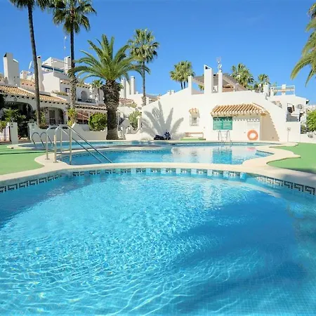 Beautiful 2 Bedroom With Communal Pools Holiday home *