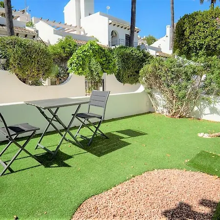 Beautiful 2 Bedroom With Communal Pools Holiday home *