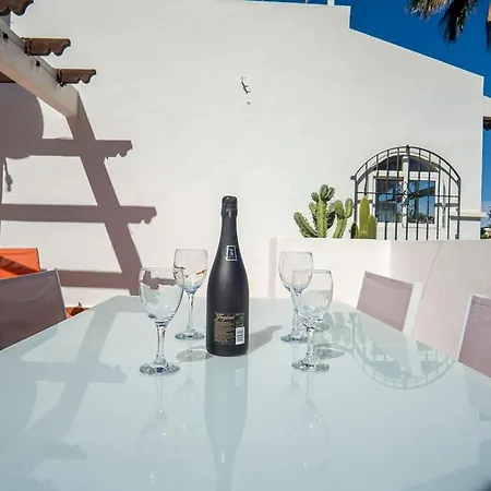 Beautiful 2 Bedroom With Communal Pools Holiday home Villamartin (Valencia)