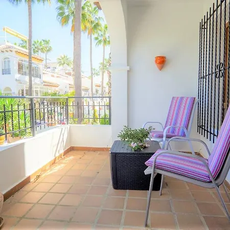 Beautiful 2 Bedroom With Communal Pools