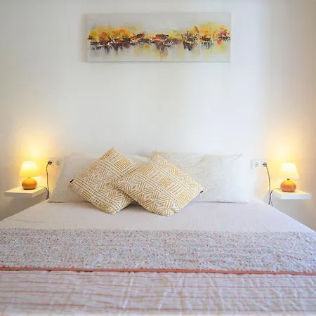 Holiday home Beautiful 2 Bedroom With Communal Pools