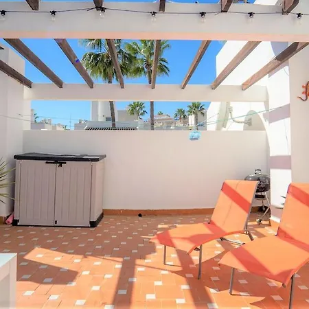 Holiday home Beautiful 2 Bedroom With Communal Pools