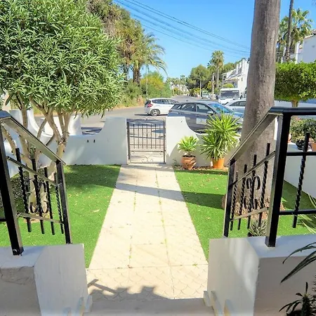 Holiday home Beautiful 2 Bedroom With Communal Pools *